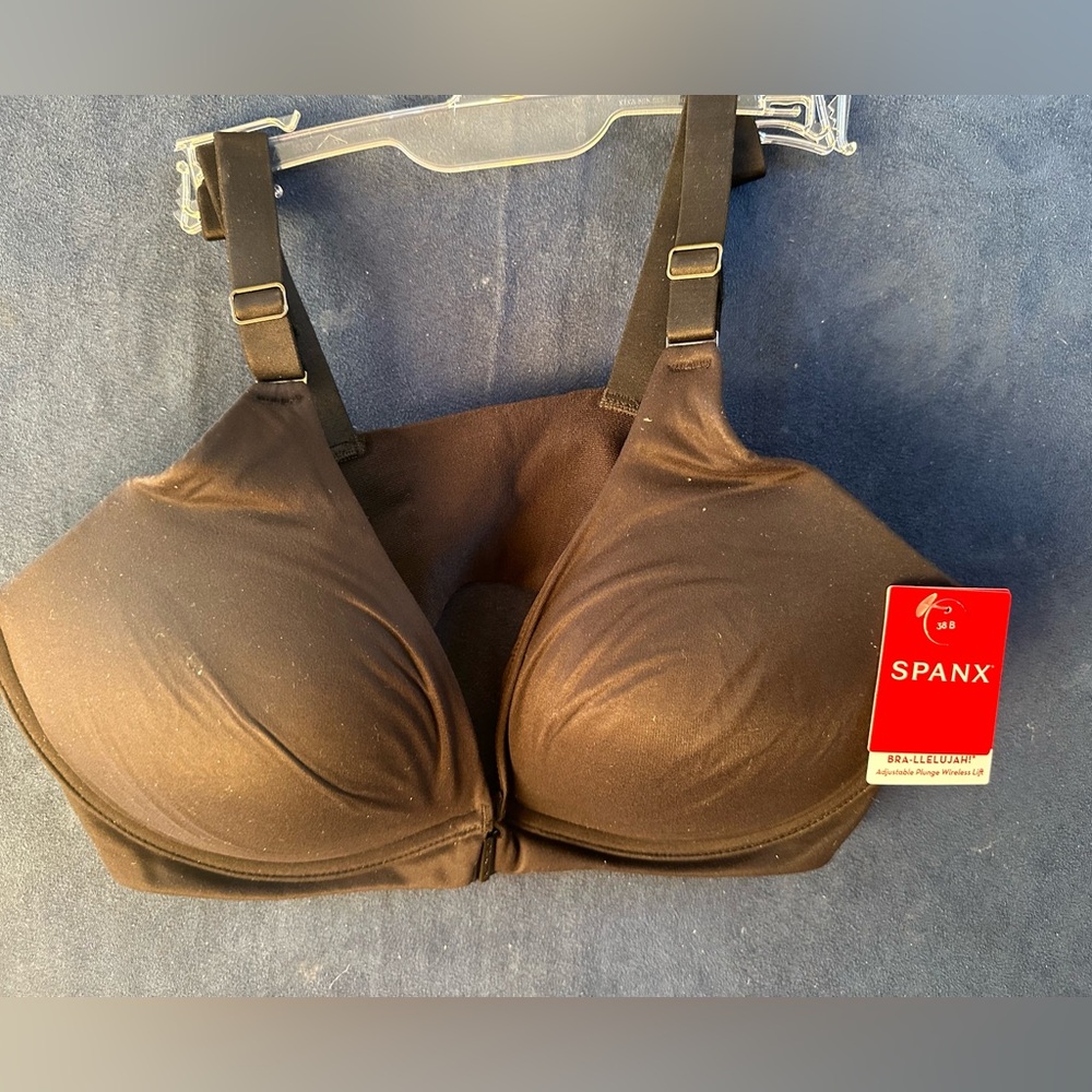 SPANX Bra-llelujah!
Adjustable Plunge Wireless Lift Bra 38B BNWT